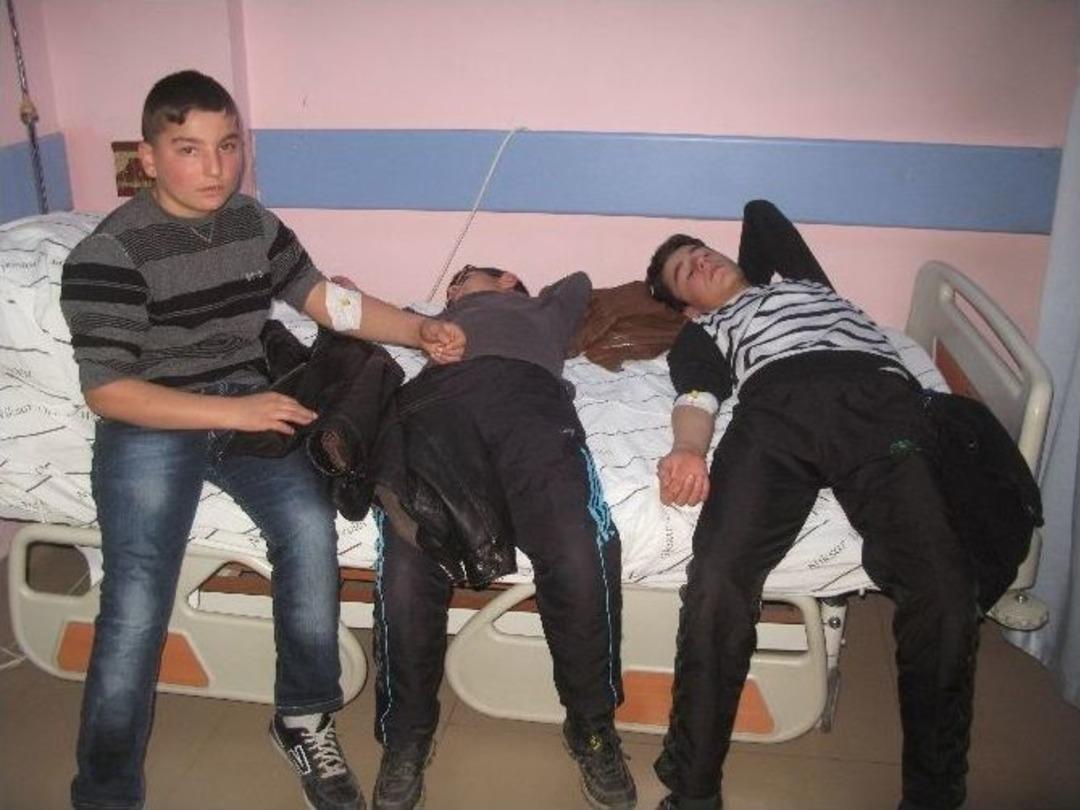 Yurtta Kalan 13 &Ccedil;ocuk Yemekten Zehirlendi