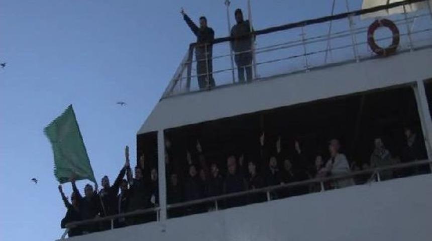 &Ccedil;anakkale Yolundaki Mavi Marmara Gemisi İstanbul'da...