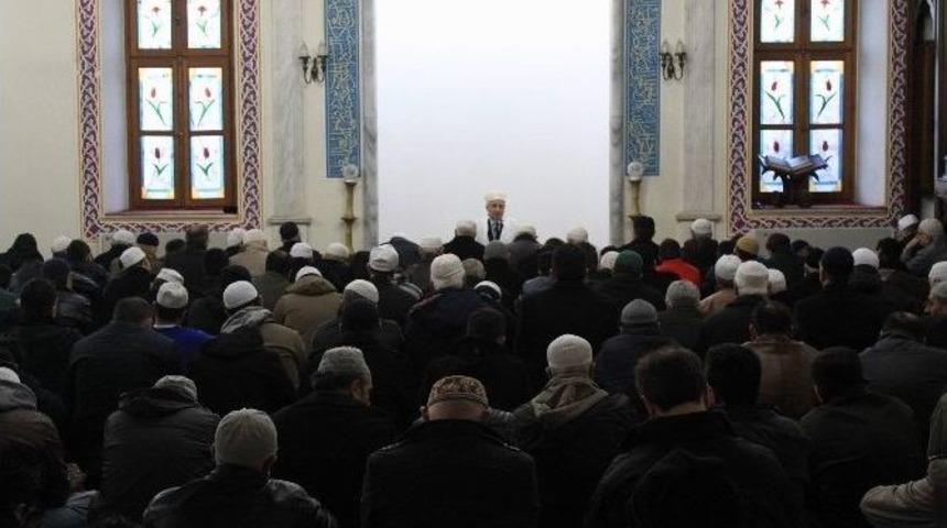 Kocaeli&rsquo;nde &Ccedil;anakkale Şehitleri, Sabah Namazıyla Anıldı