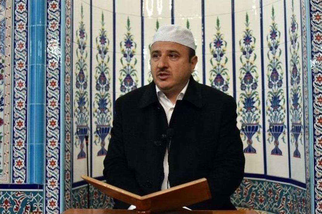 &Ccedil;anakkale Şehitleri G&uuml;m&uuml;şhane&rsquo;de Sabah Namazında Yad Edildi