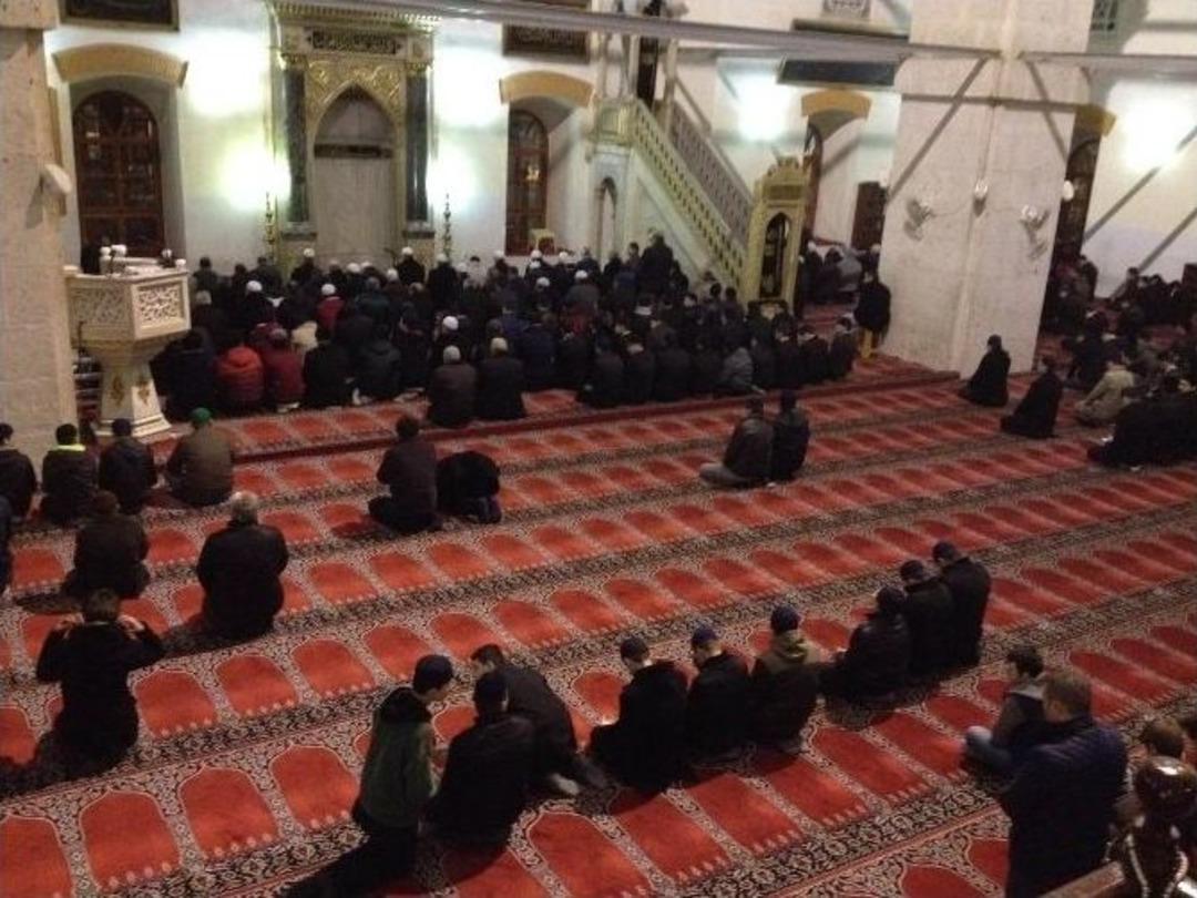 Atat&uuml;rk&rsquo;&uuml;n Hutbe Okuduğu Camide &Ccedil;anakkale &Ccedil;orbası