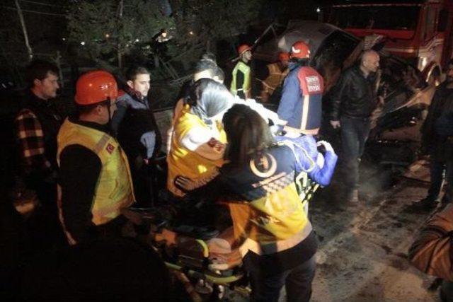 Adapazarı nda 3 Araçlı Zincirleme Kaza: 3 Ağır Yaralı 2