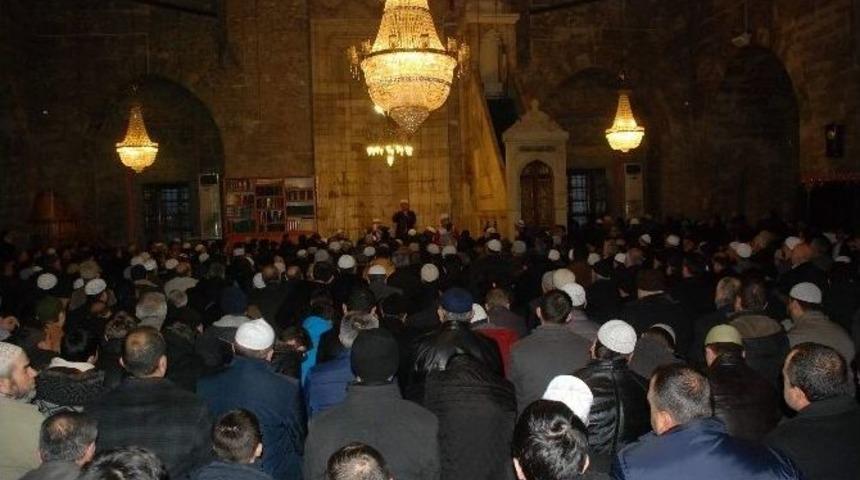 Sabah Namazı Sonrasıda Vatandaşa &Ccedil;anakkale Men&uuml;s&uuml;