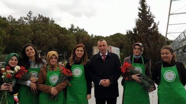 ’çanakkale Zaferi’ni Çiçeklendirdiler