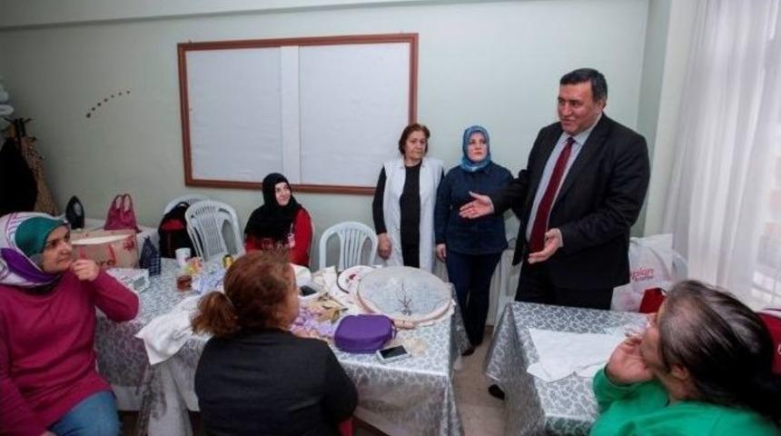 Kartal&rsquo;da Kadınlar Meslek &Ouml;ğreniyor