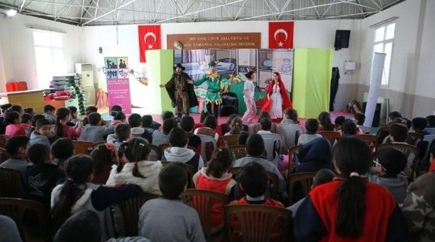 Konak&rsquo;ta Tiyatro Okula Girdi