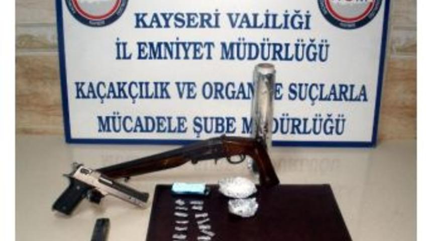 Uyuşturucu Satan 2 Kişi Tutuklandı
