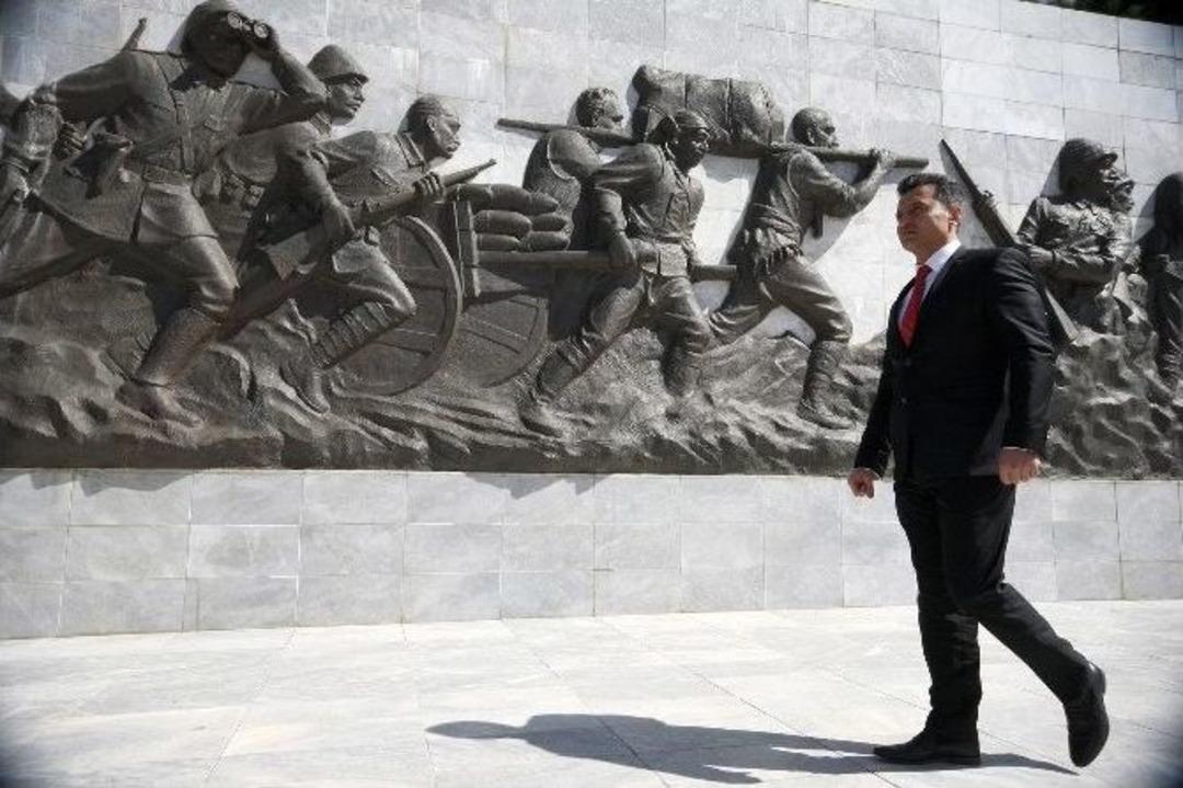 Hakan Kalkan : &ldquo;d&uuml;şmeyen Bir Sancaktır &Ccedil;anakkale&hellip;&rdquo;