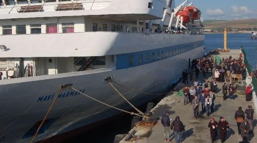 Mavi Marmara Gemisi Gelibolu İskelesi&rsquo;ne Yanaştı