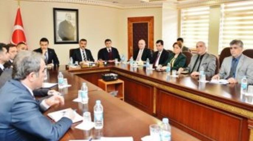 Tunceli Valisi Kurum M&uuml;d&uuml;rleriyle Değerlendirme Toplantısı D&uuml;zenledi