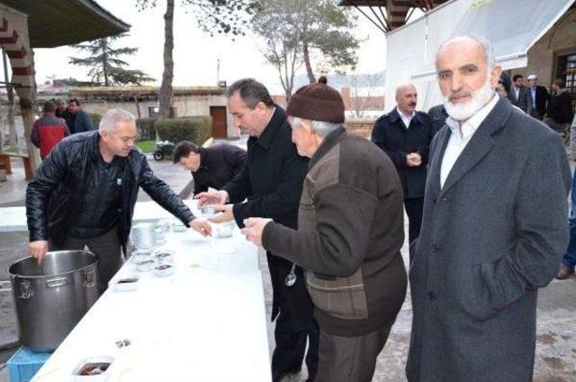 Nevşehir Belediyesi Cemaate Hoşaf Ve Tayın Dağıttı 3