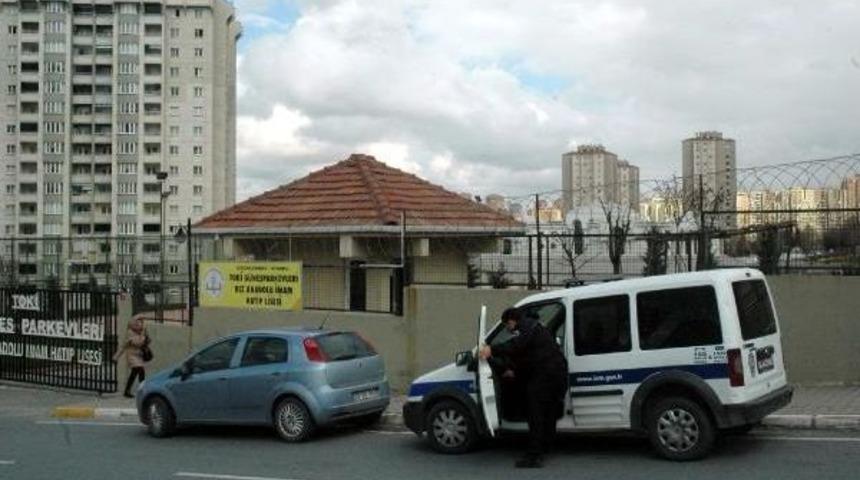 Kavga &Ccedil;ıkan Kız Imam Hatip Lisesi &Ouml;n&uuml;nde Polis G&uuml;venlik &Ouml;nlemi Aldı