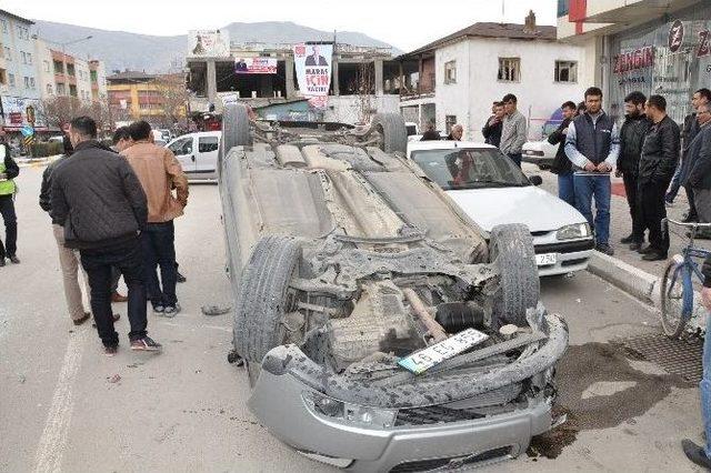 Takla Atan Otomobilin S&uuml;r&uuml;c&uuml;s&uuml; Yara Almadan Kurtuldu 1