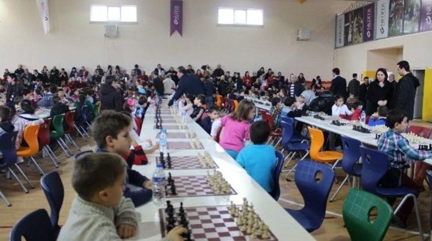 Nil&uuml;fer&rsquo;de Satran&ccedil; Turnuvası