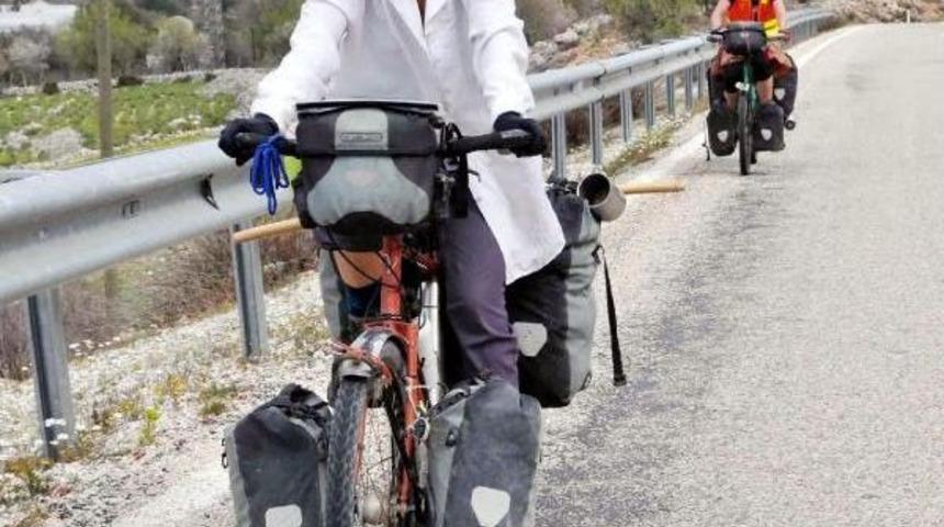Bisikletle D&uuml;nya Turuna &Ccedil;ıkan 2 Hemşire Demre'ye Geldi