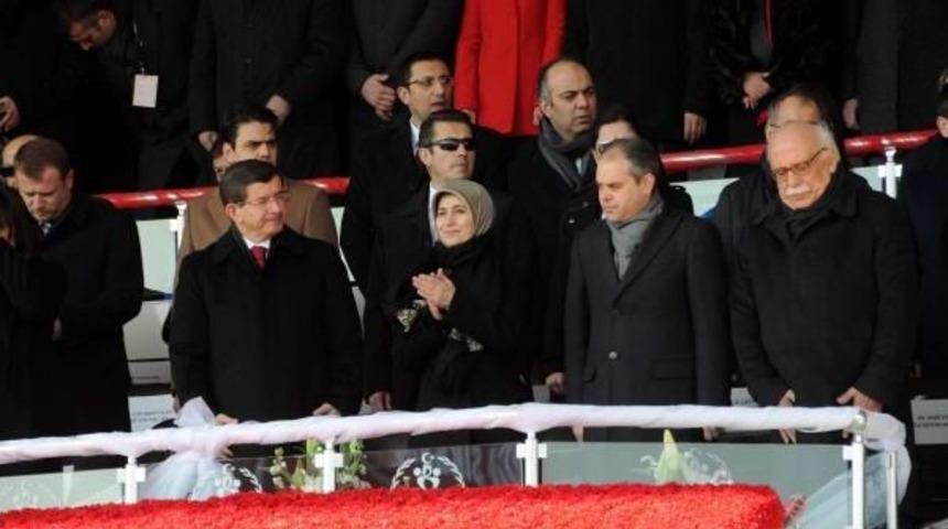 Davutoğlu: Selam Olsun &Ouml;l&uuml;me Giden Kahramanlara