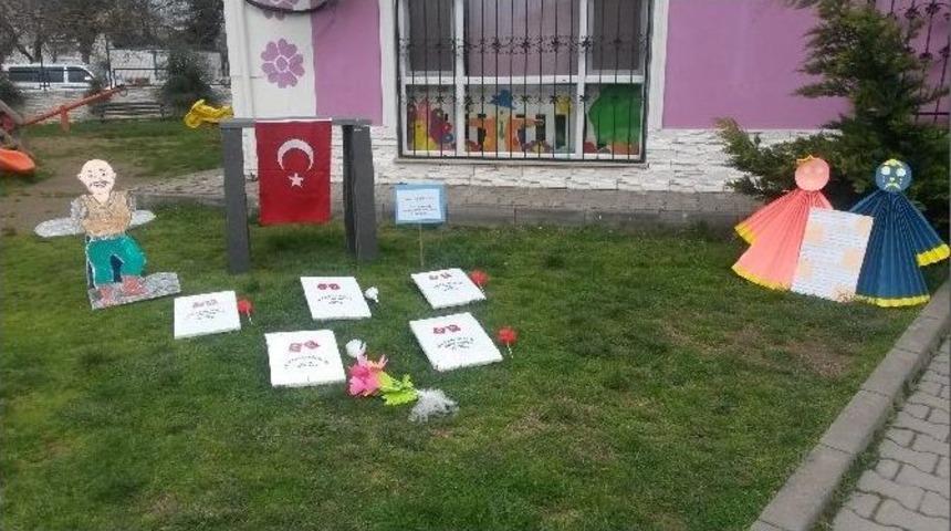Minik &Ouml;ğrenciler Şehitleri Andı