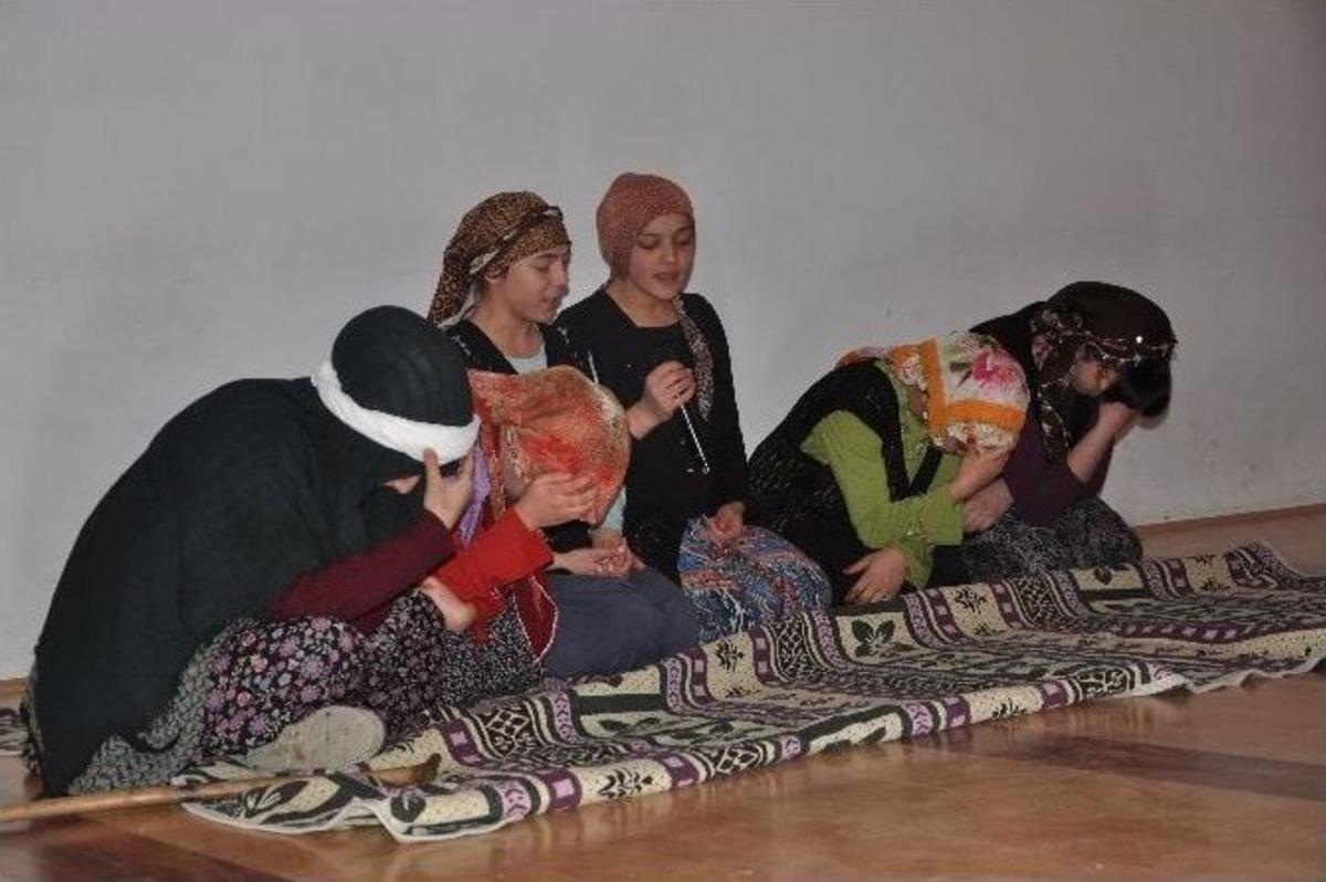 18 Mart &Ccedil;amakkale Şehitleri Anma G&uuml;n&uuml; Ve Deniz Zaferi Pınarbaşı&rsquo;nda Kutlandı