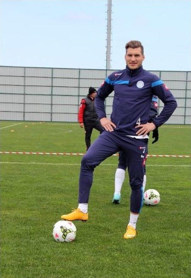 "ligde Kalmak İstiyorsan Sahada G&uuml;c&uuml;n&uuml; G&ouml;stereceksin" 2