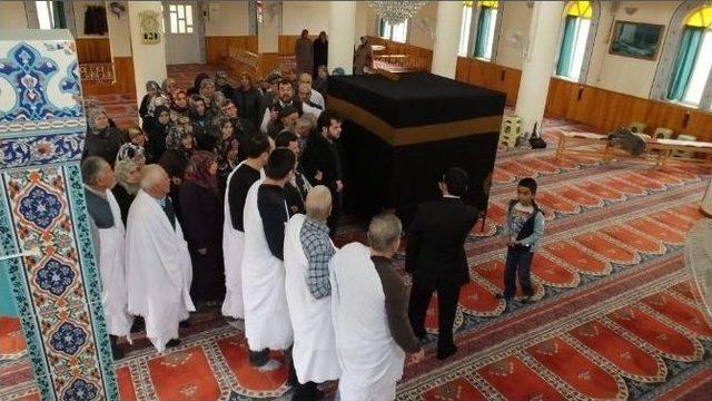 Burhaniye’de Umreye Gidecek Vatandaşlara Uygulamalı Eğitim 2