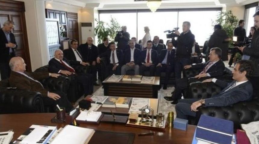 T&uuml;rk Kızılayı Y&ouml;netimi Rekt&ouml;r &Ouml;zer&rsquo;i Ziyaret Etti