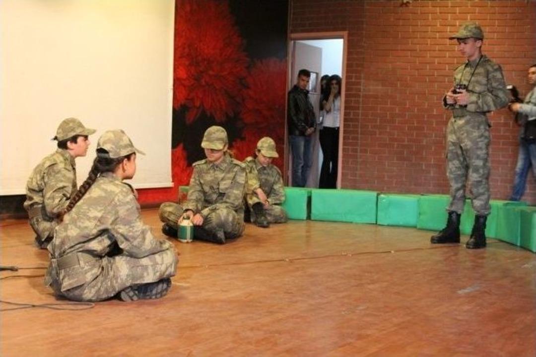 Silopi&rsquo;de &Ouml;ğrenciler &Ccedil;anakkale Savaşını Canlandırdı