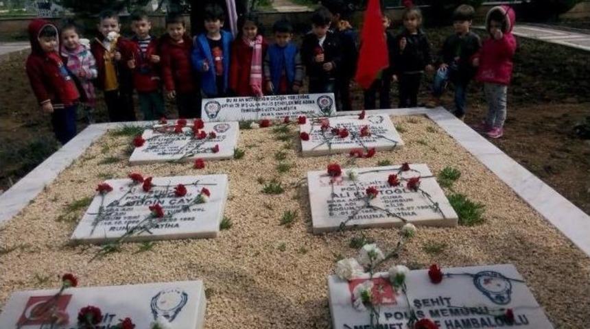 İlk Adım &Ccedil;ocuk Gelişim Akademisi &Ouml;ğrencileri, Şehitlerin Mezarını Ziyaret Etti