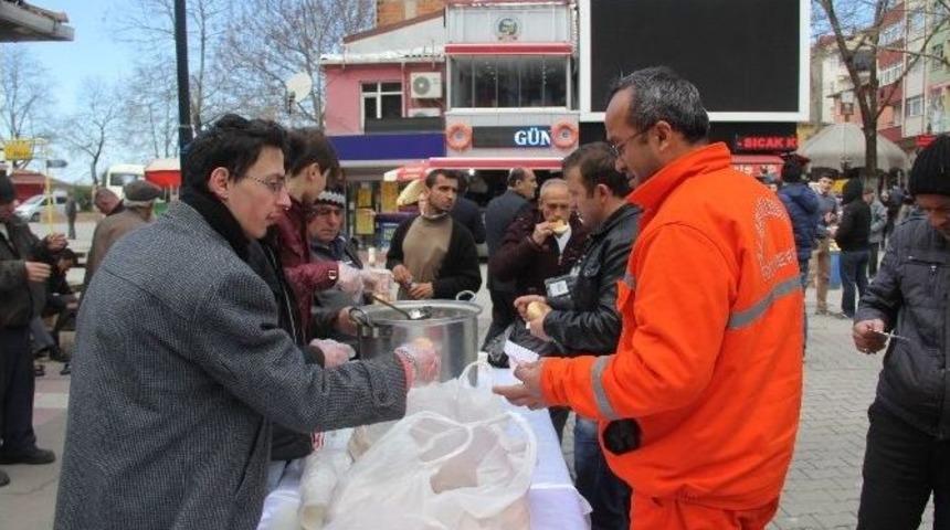 Alaplı &Uuml;lk&uuml; Ocakları 200 Kişiye Ekmek Ve Hoşaf Dağıttı