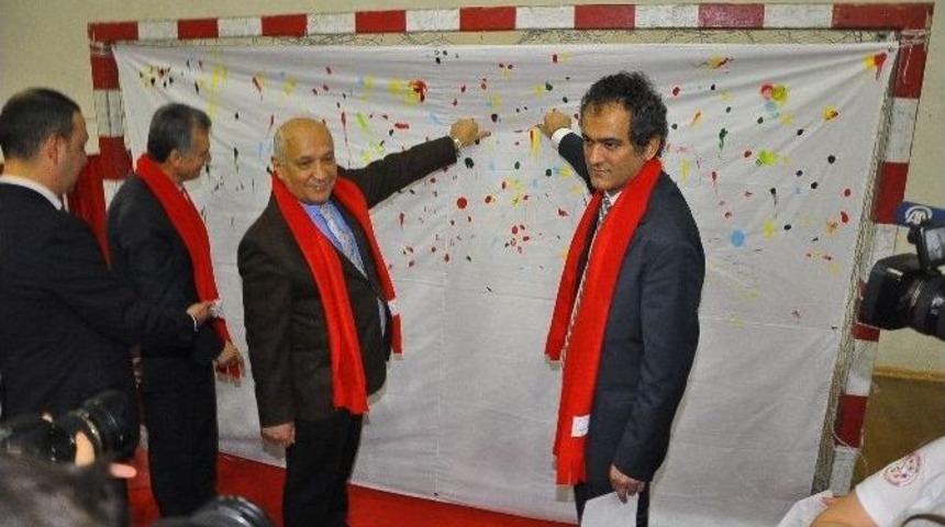 &ldquo;kamp&uuml;s&uuml;n Kanında Hayat Var&rdquo; Rekora Koşuyor