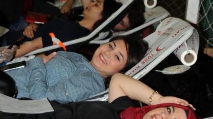 &Ccedil;anakkale Zaferi Anısına 1915 &Uuml;nite Kan Hedefi