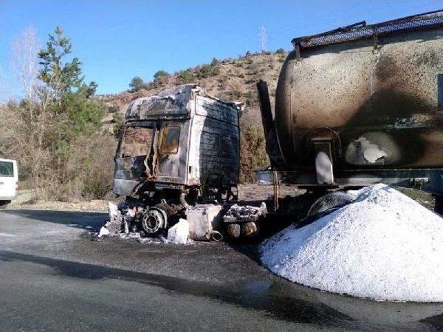 Soda Yüklü Tanker Hareket Halindeyken Alev Alıp Yandı