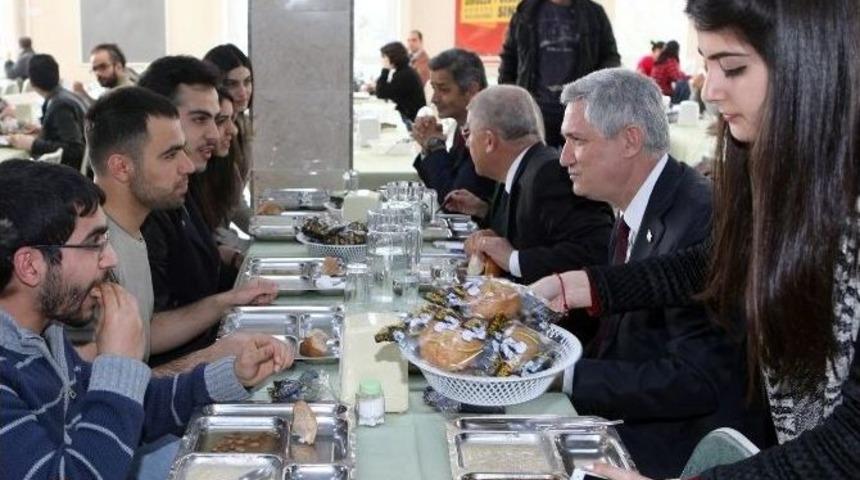 &Ccedil;&uuml;&rsquo;n&uuml;n Yemekhanesinde "&ccedil;anakkale Men&uuml;s&uuml;" &Ccedil;ıktı