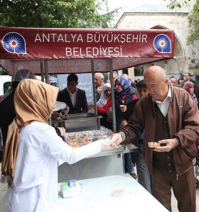 Büyükşehir Belediyesi Çanakkale Şehitleri İçin Lokma Dağıttı