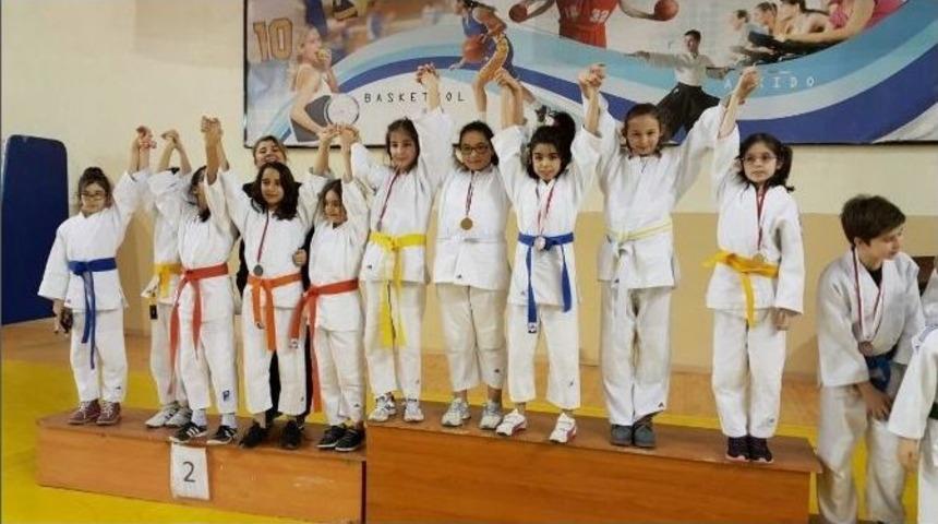 İhlas Koleji Minikleri Judoda Altına Doymadı