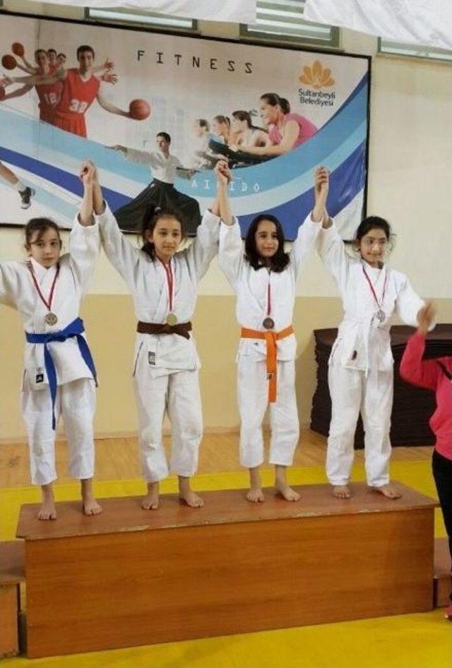 İhlas Koleji Minikleri Judoda Altına Doymadı 1