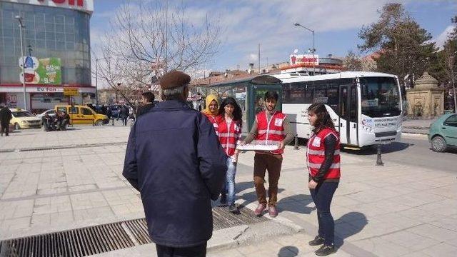 Kızılay Çanakkale Şehitleri Günü Nedeniyle Lokum Dağıttı