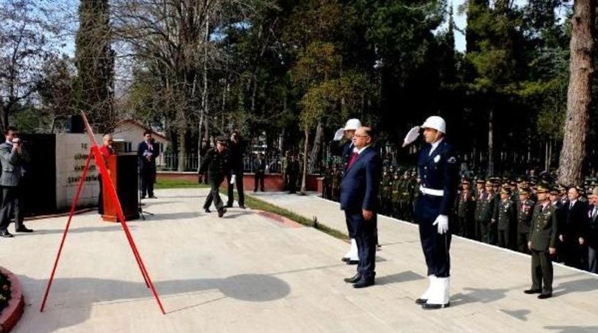 Liseli Kemal, 320 Liralık &Ouml;d&uuml;l&uuml; Mehmet&ccedil;ik Vakfı'na Bağışladı