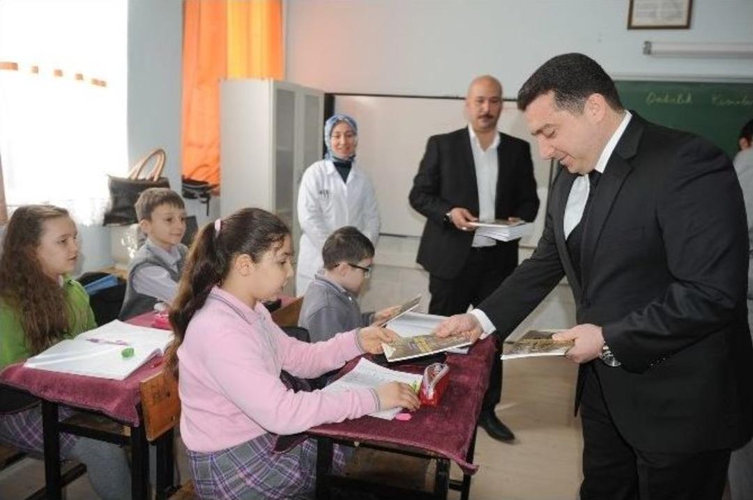 Başkan Bakıcı&rsquo;dan &Ouml;ğrencilere &Ccedil;anakkale Kitabı
