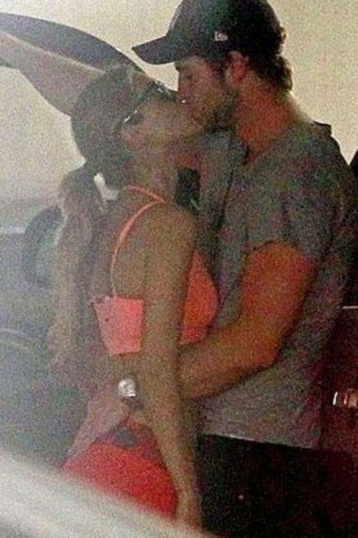 Öpmeye doyamadı G3