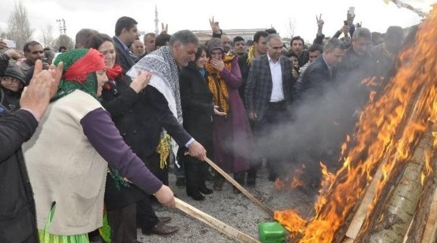 Iğdır&rsquo;da İlk Nevruz Ateşi Tuzluca&rsquo;da Yakıldı