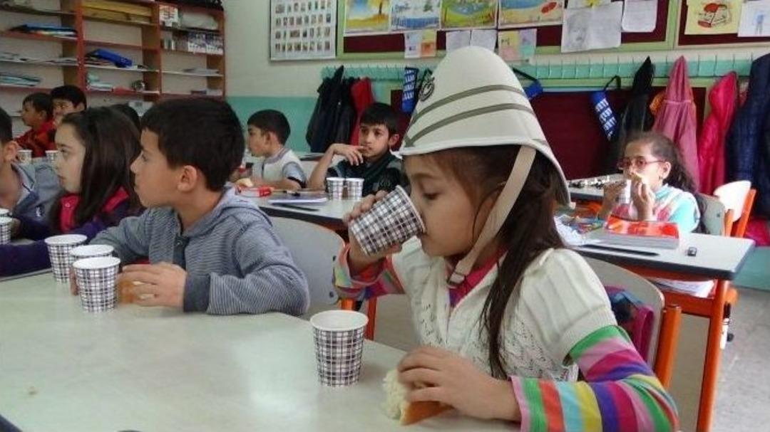 Kırıkkale&rsquo;de &Ouml;ğrencilere &lsquo;asker Tayını&rsquo; Dağıtıldı