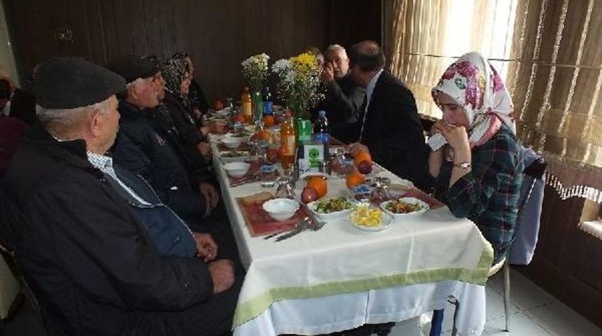 Vali, Sesini Y&uuml;kselten Şehit Babasına 'kendine Gel' Dedi