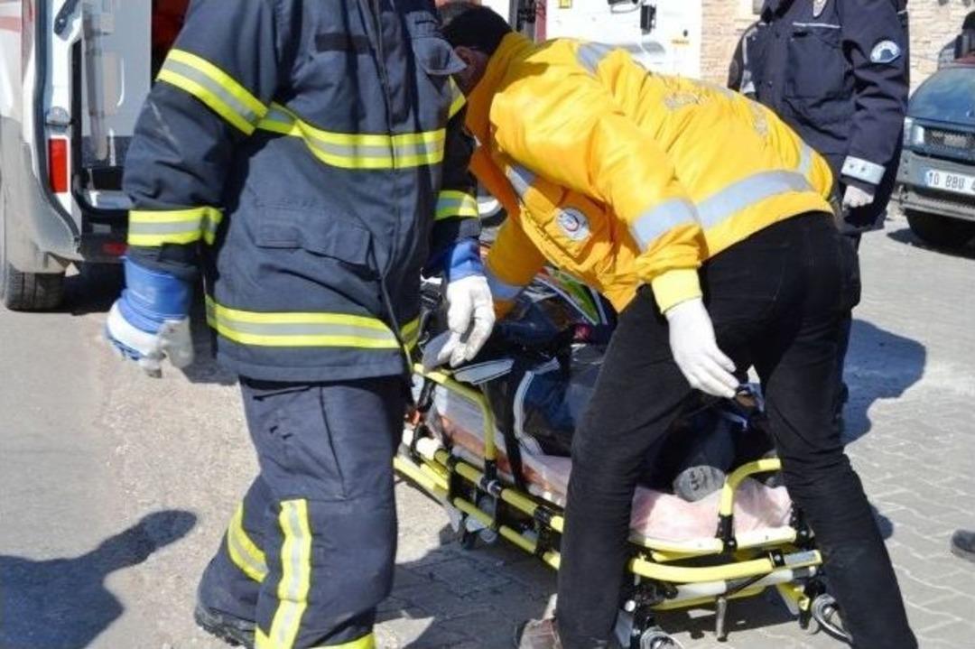 Ayvalık&rsquo;ta Otomobil Otelin Bah&ccedil;esine U&ccedil;tu: 1 &Ouml;l&uuml;