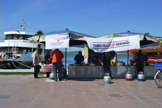 Ayvalık’ta Kızılay Derneği’nden Şehitler İçin Lokma Hayrı