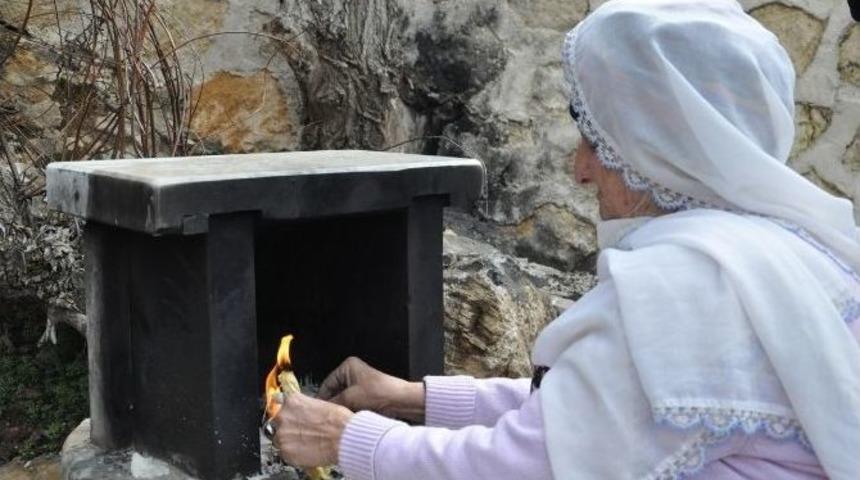 Tunceli&rsquo;de Anneler Barış İ&ccedil;in Mum Yaktı, Dua Etti
