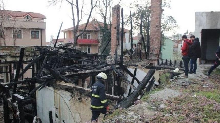 Tarihi Konak Bir Kez Daha Yandı