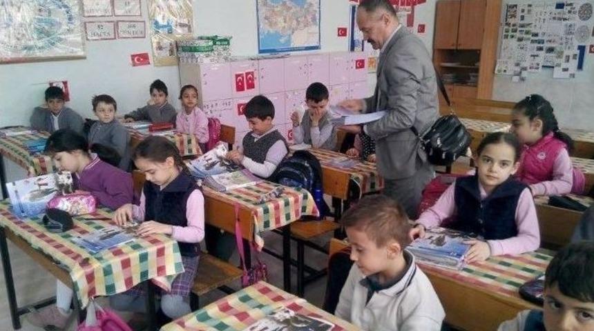 Add &Ouml;ğrencilere Kitap Dağıttı