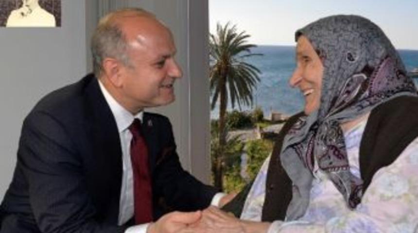 Vali &Ccedil;akacak: &ldquo;yaşlılarımız, Toplumsal Yapımızın Direğidir&rdquo;