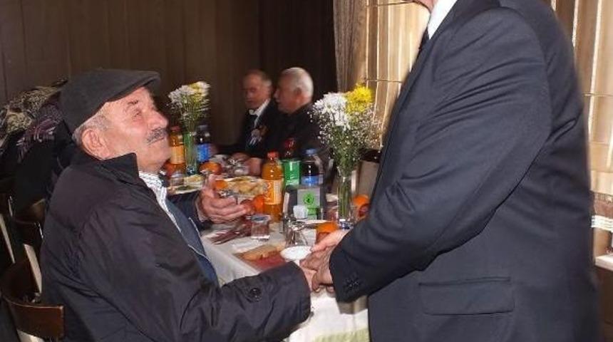 Vali, Sesini Y&uuml;kselten Şehit Babasına 'kendine Gel' Dedi (2)