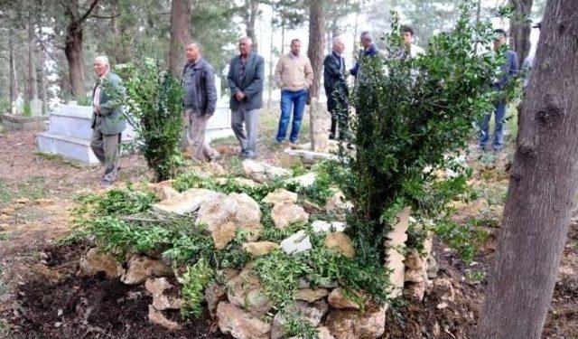 Otopsi Için Mezardan Çıkarılan Mahkumun Cenazesi Toprağa Verildi